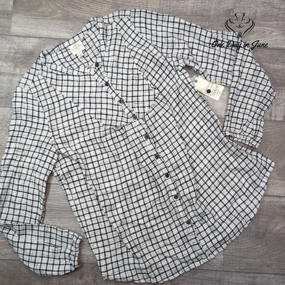 St. John's Bay Button Front Long Sleeve Top Size M - Picture 1 of 5